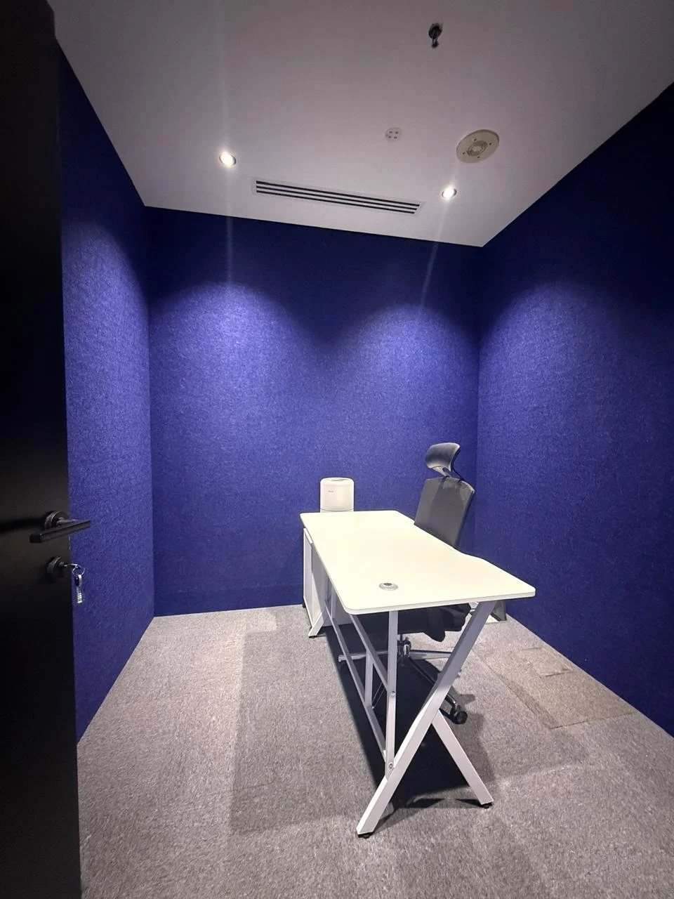 Custom office partitions and meeting rooms Dubai